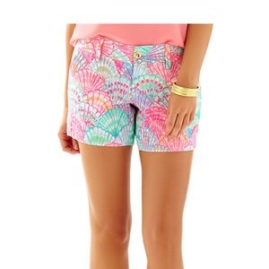 VGUC Lilly Pulitzer Callahan shorts in Multi Oh Shello!